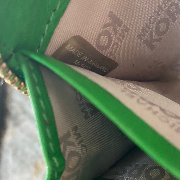 Michael Kors Vibrant Green Wallet - Picture 2 of 11